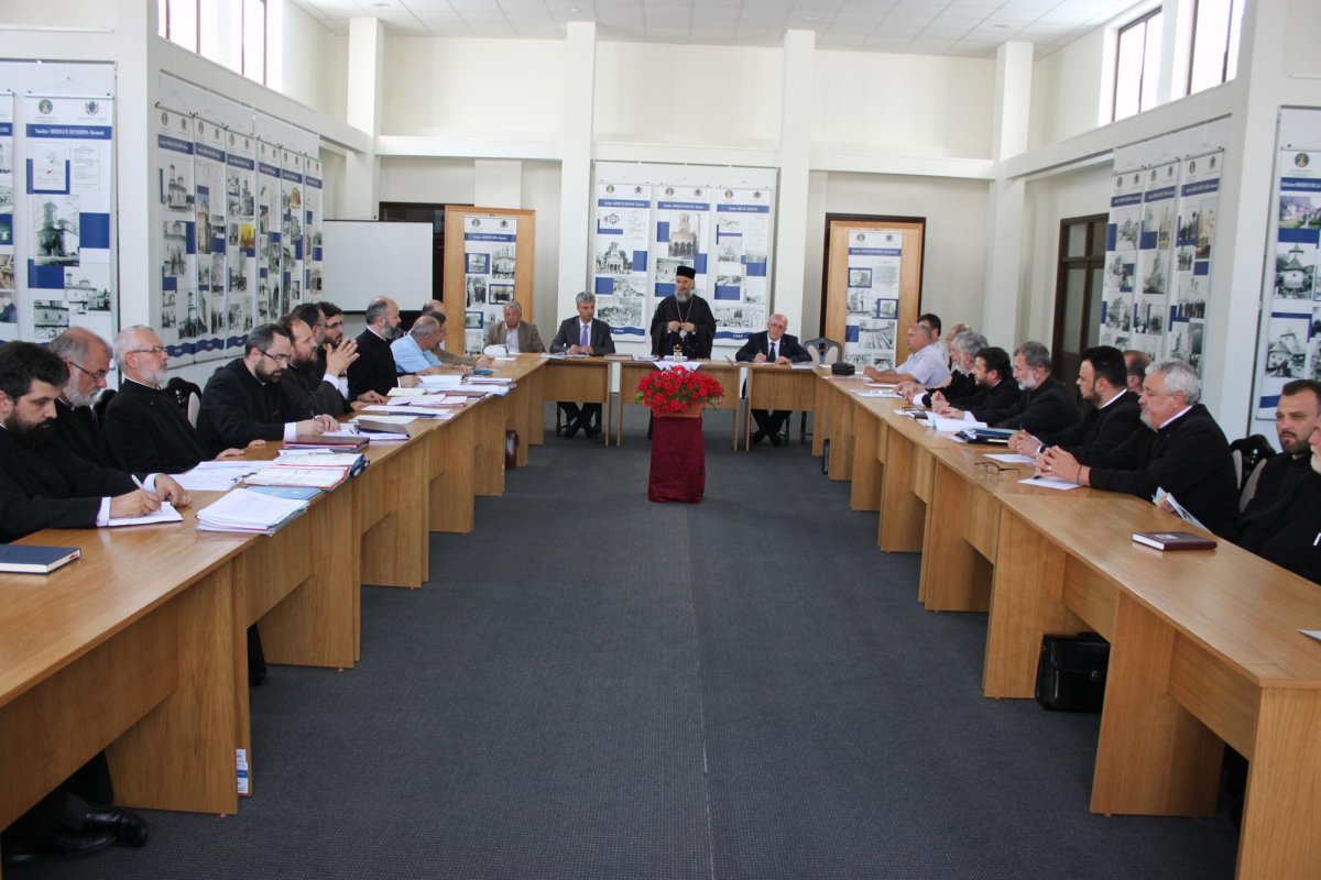 Şedinţă a Consiliului eparhial la Galaţi 70775