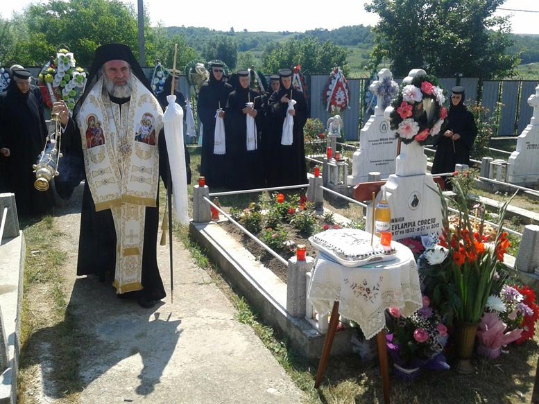 Parastas pentru stareţa Mănăstirii Parincea 70709