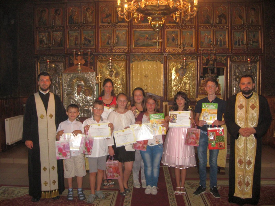 Premierea copiilor din grupul catehetic al Parohiei Teşila I 70696