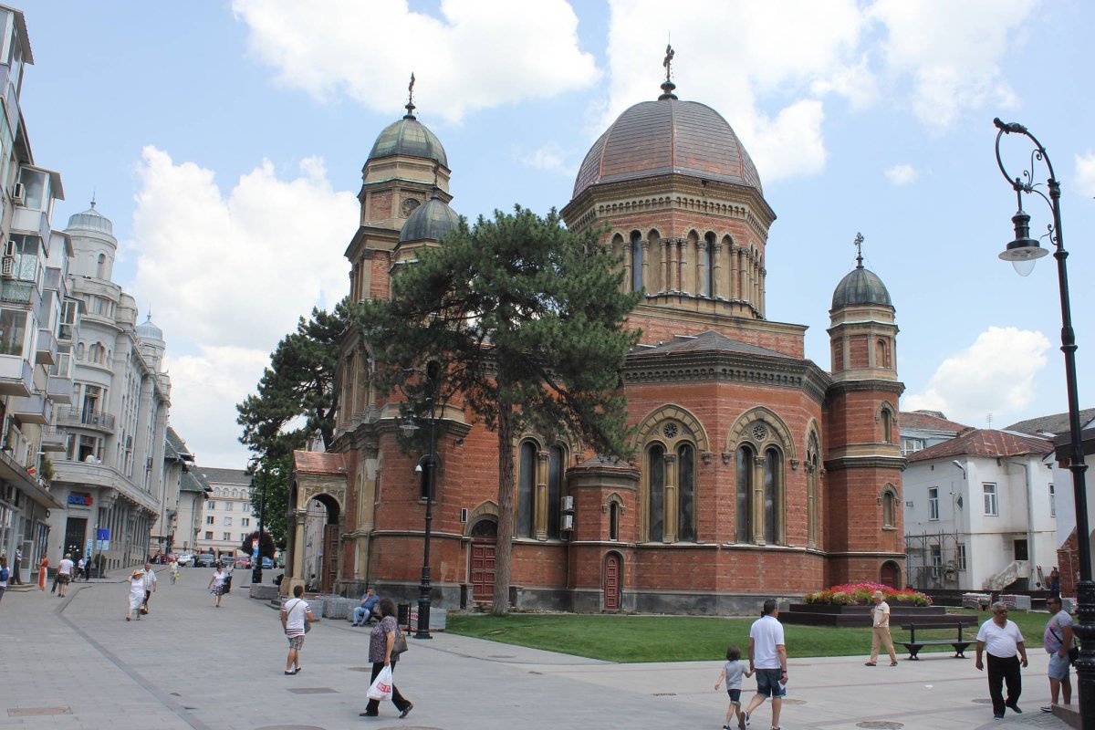 Bucurii duhovnicești pentru credincioșii din Mitropolia Olteniei 70676