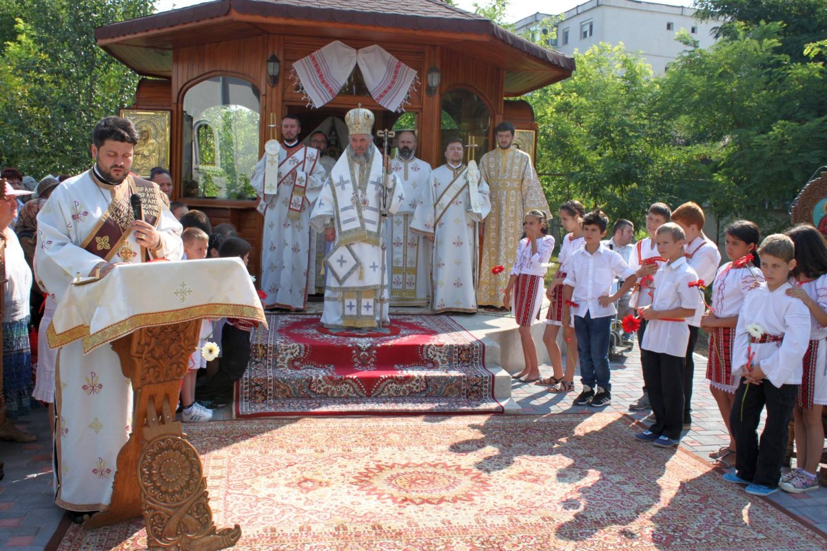 Sărbătoare în cartierul gălățean Micro 17 70662