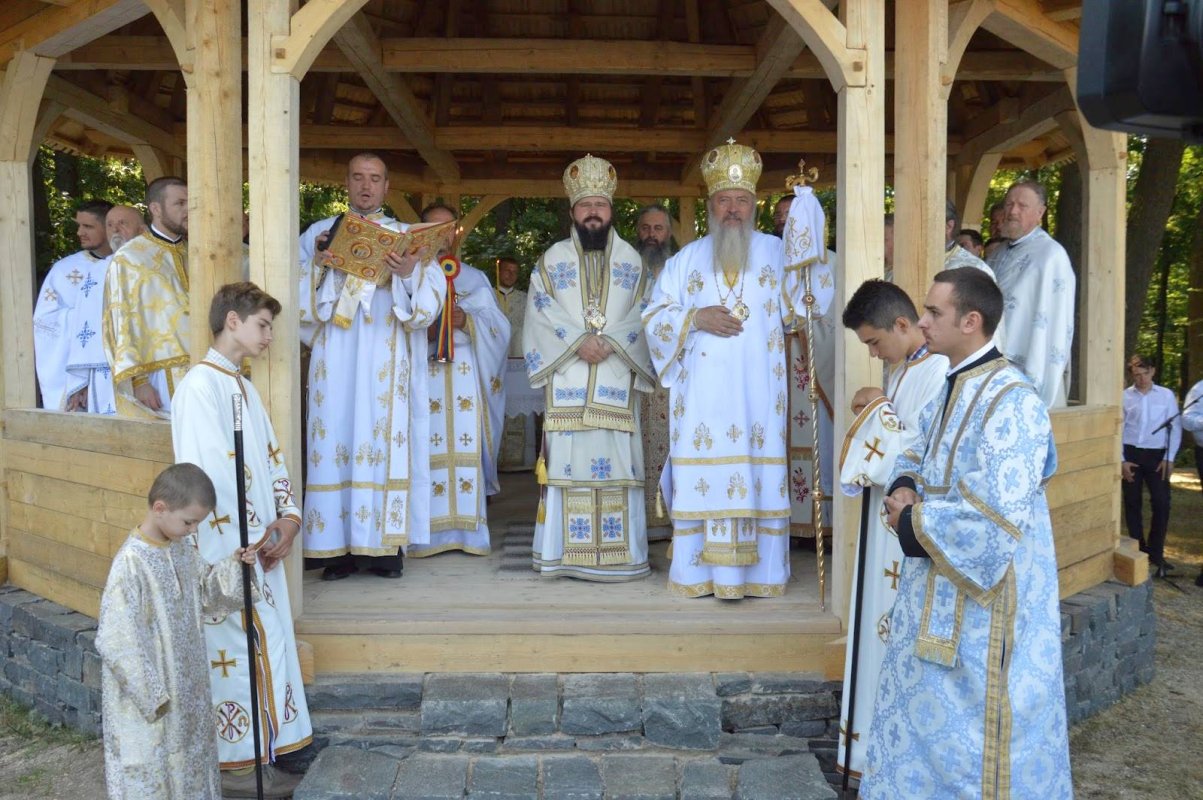 Hram la mănăstirea maramureşeană Oarţa de Sus 70612