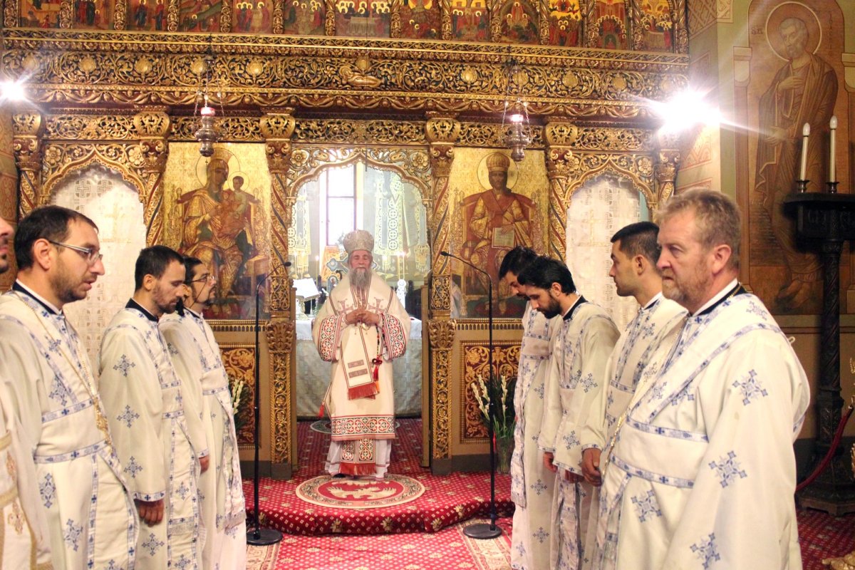 Liturghii arhiereşti la Craiova şi Turnu Severin 70537