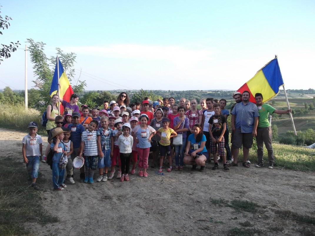 „Tabăra din pridvorul satului“ în Parohia Comăneşti 70534
