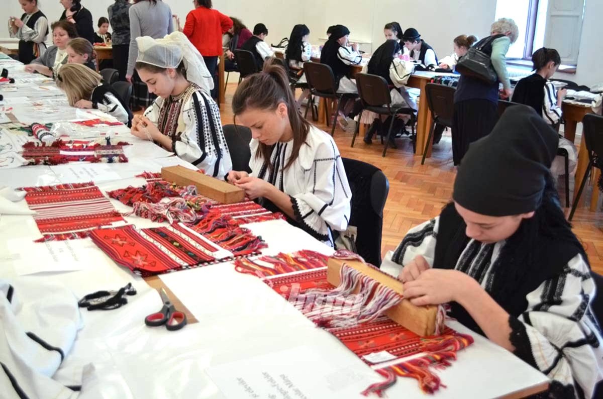 Folclorul autentic românesc, studiat la liceu 70532