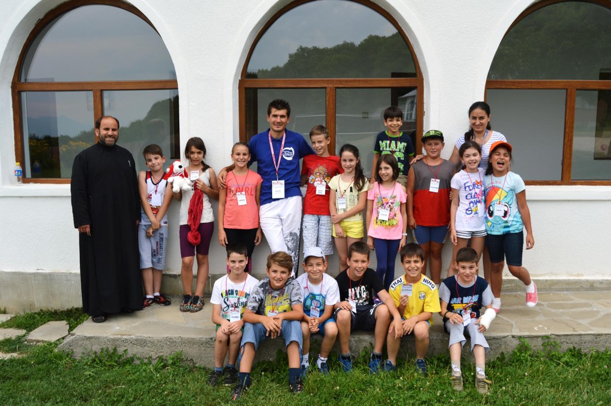 Tabără tematică la Mănăstirea Mărcuş 70496