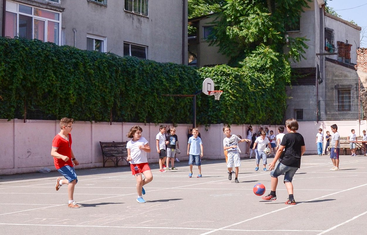 Educaţia fizică, fundament solid pentru personalitatea în formare 70487