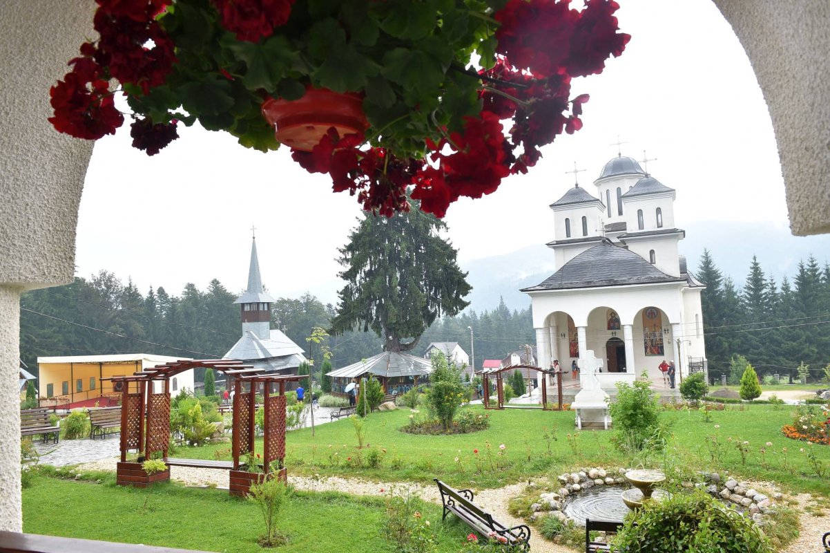 Misiune și slujire la Mănăstirea Caraiman 70393