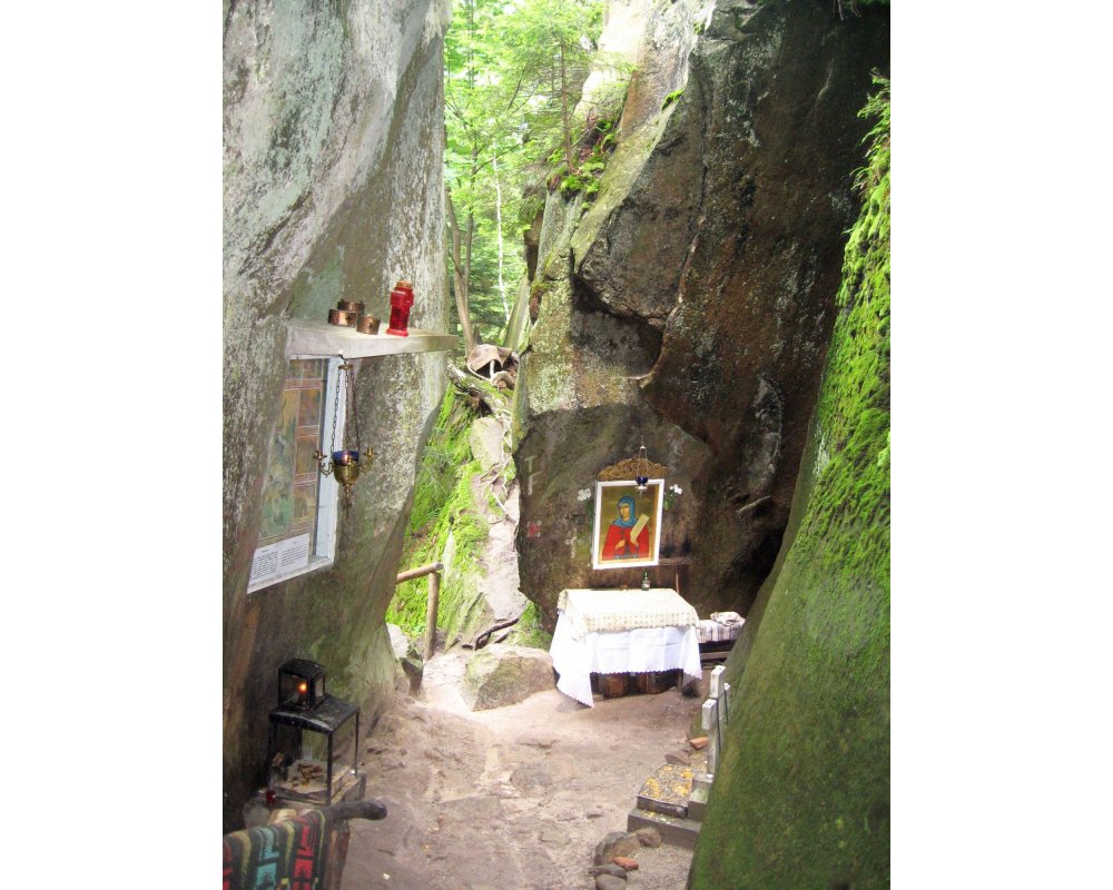 Sfânta Teodora, podoaba neprețuită a pustiei nemțene 70376