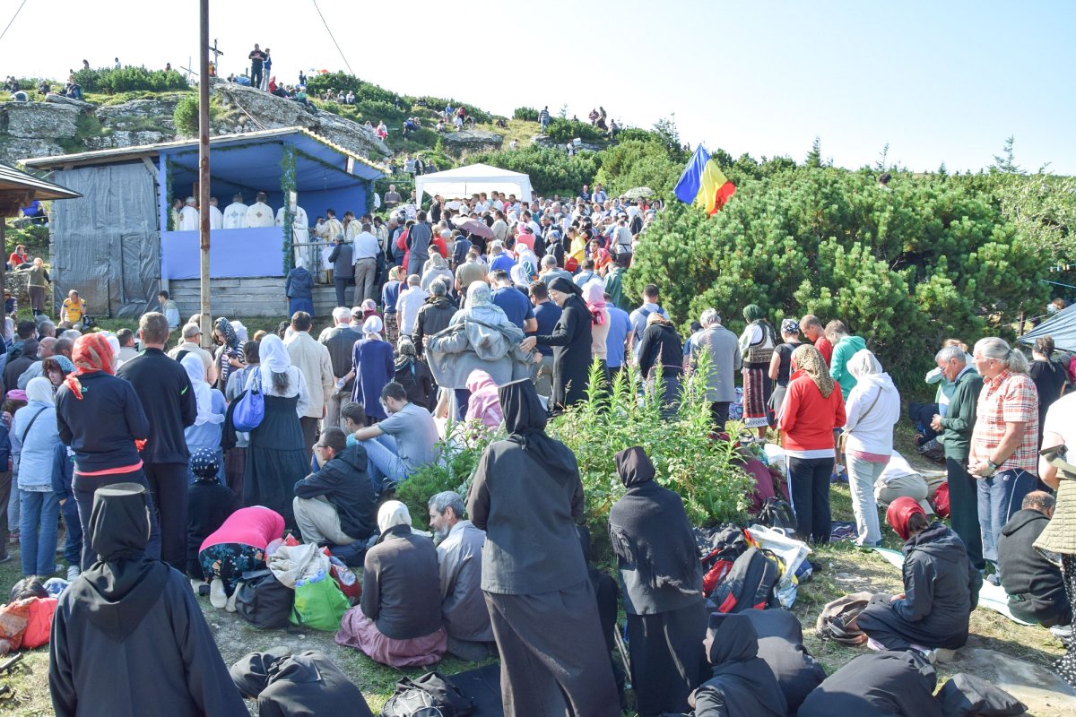 Trei arhierei la hramul Mănăstirii Ceahlău 70374