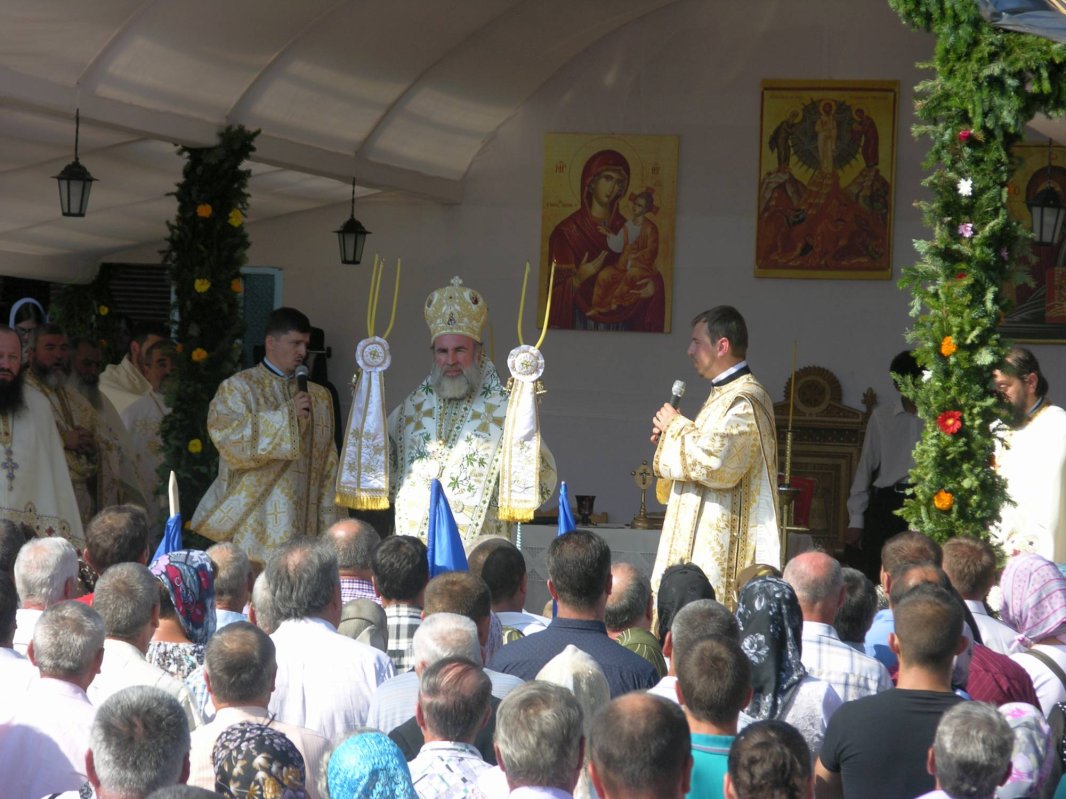 Praznicul Schimbării la Faţă, la Mănăstirea Berzunţi 70333