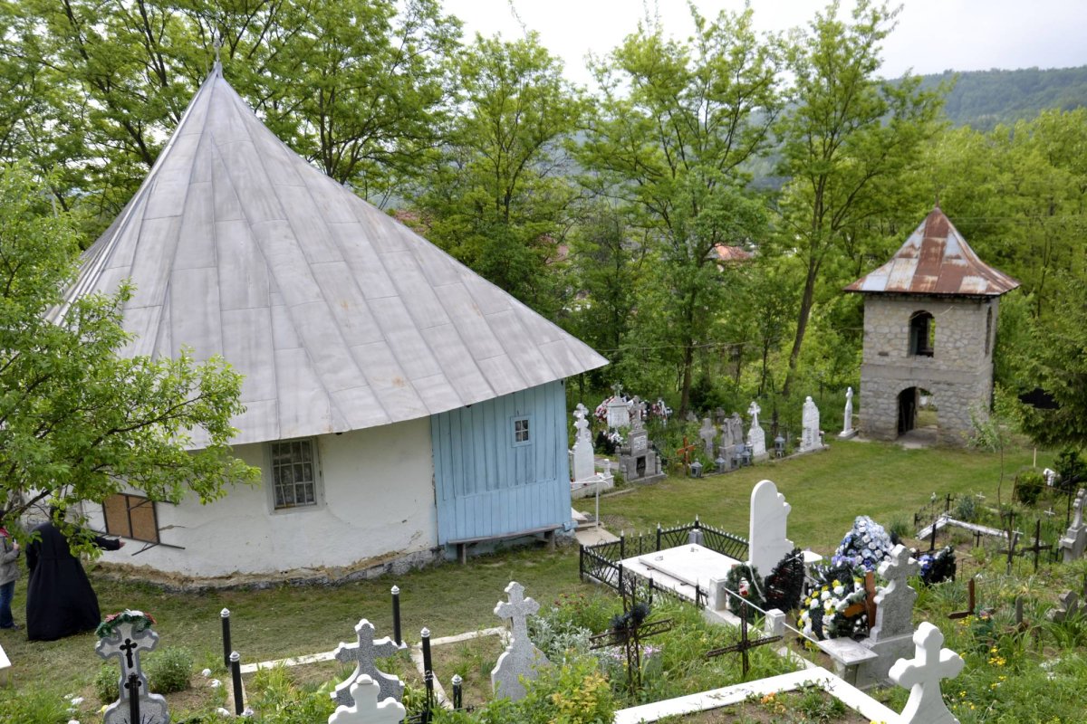 Locașul din satul „de pe curățitură” 70339