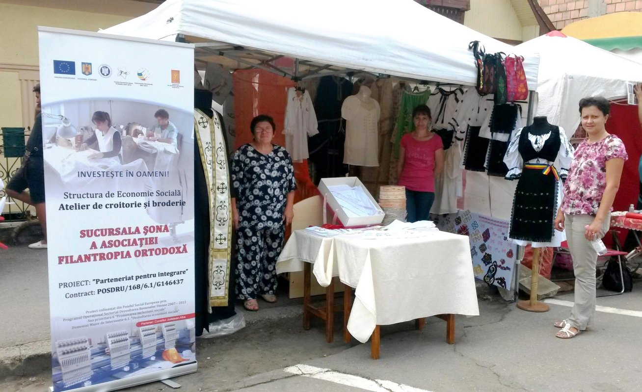 Expoziţii de obiecte tradiţionale realizate de structurile de economie socială de la Şona şi Căpâlna, judeţul Alba 70313