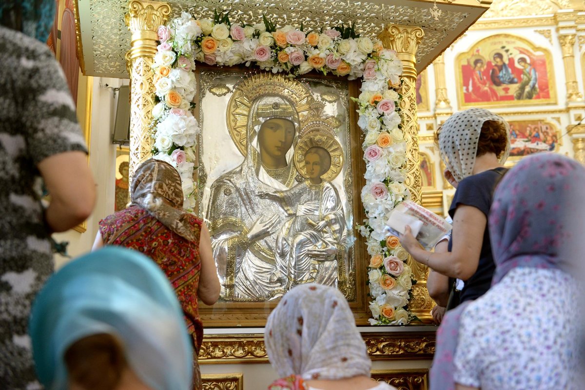 Măicuța Domnului, rugătoarea noastră 70318