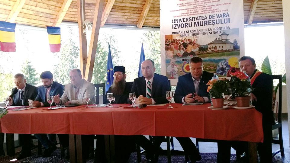 Românii de pretutindeni se întâlnesc la Izvoru Mureşului 70304