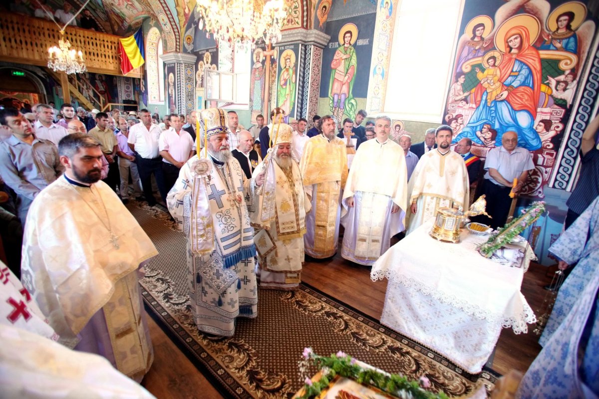 Slujiri arhiereşti în Duminica a X-a după Rusalii 70288