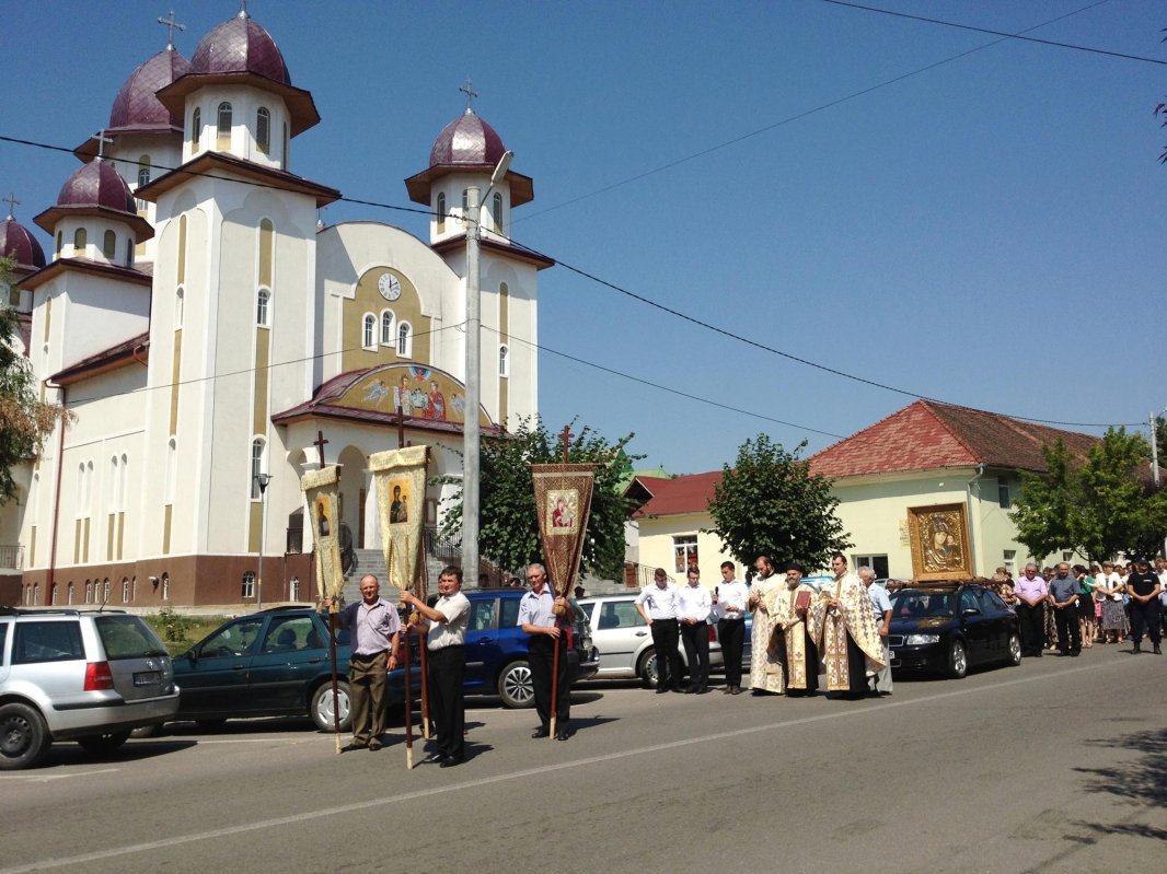 Procesiune cu icoana Maicii Domnului în Jibou 70267