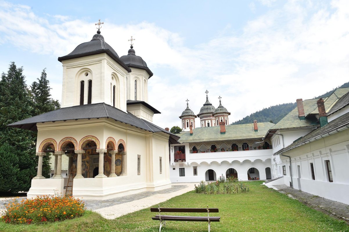 Biserica Mănăstirii Sinaia va fi resfinţită 70232