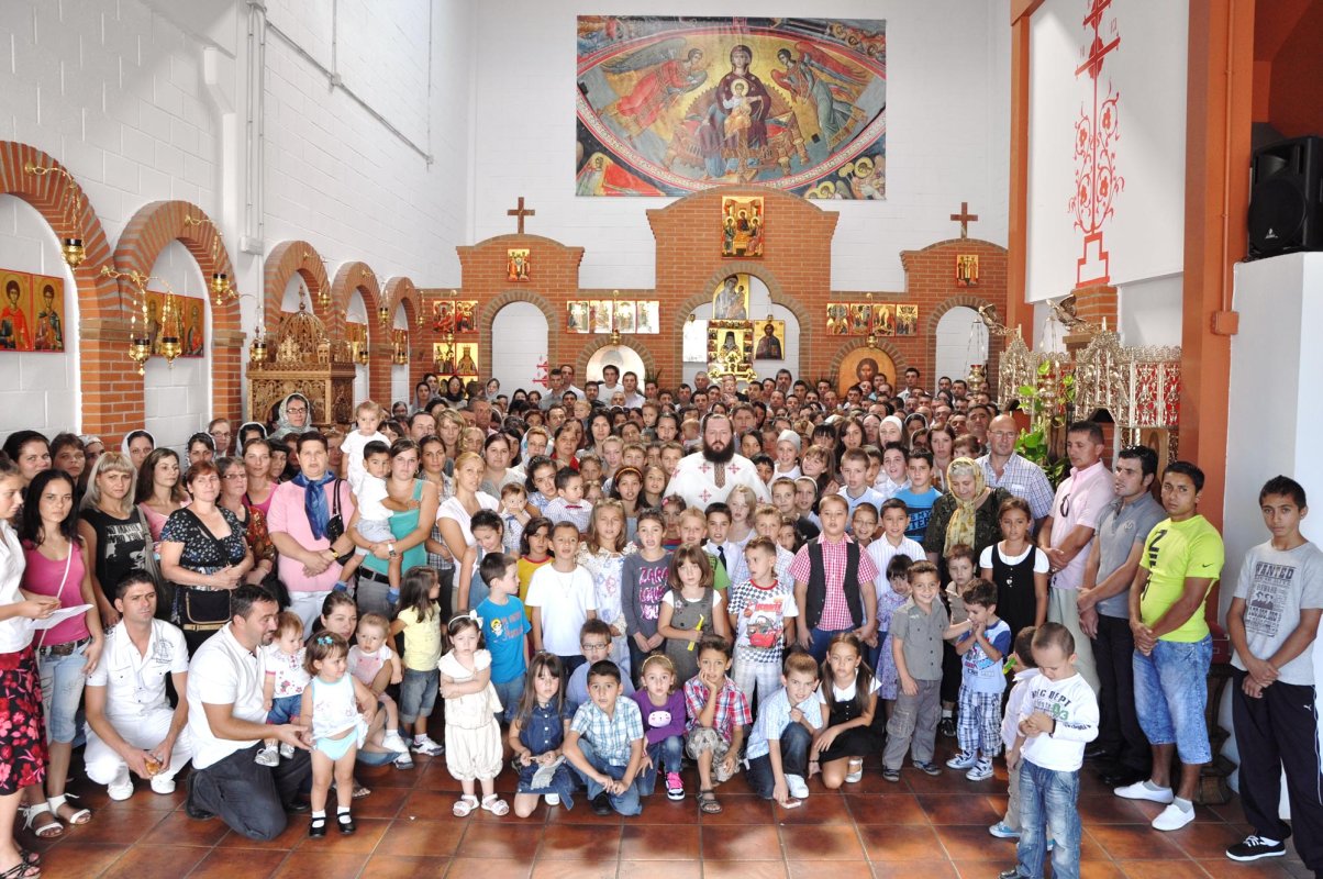 Iubirea de Biserică şi Neam  întăreşte comuniunea românilor de pretutindeni 70231