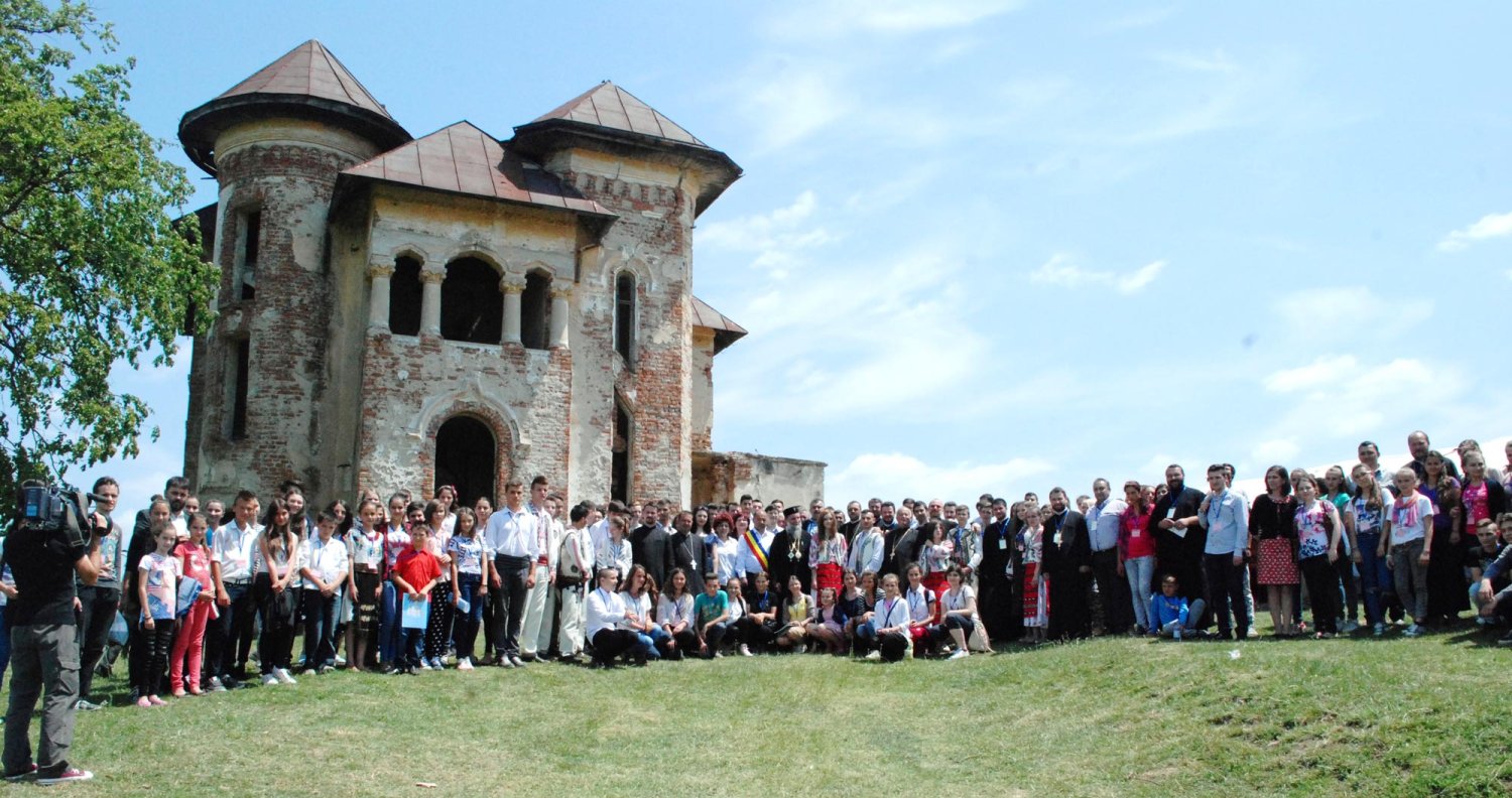 Opt ani de activități  cu tineri craioveni 70223