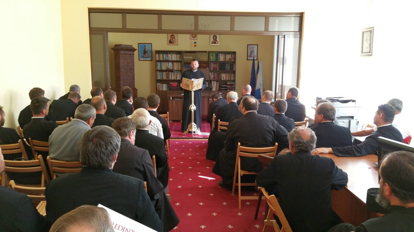 Ședință la Protopopiatul Alba Iulia 70192