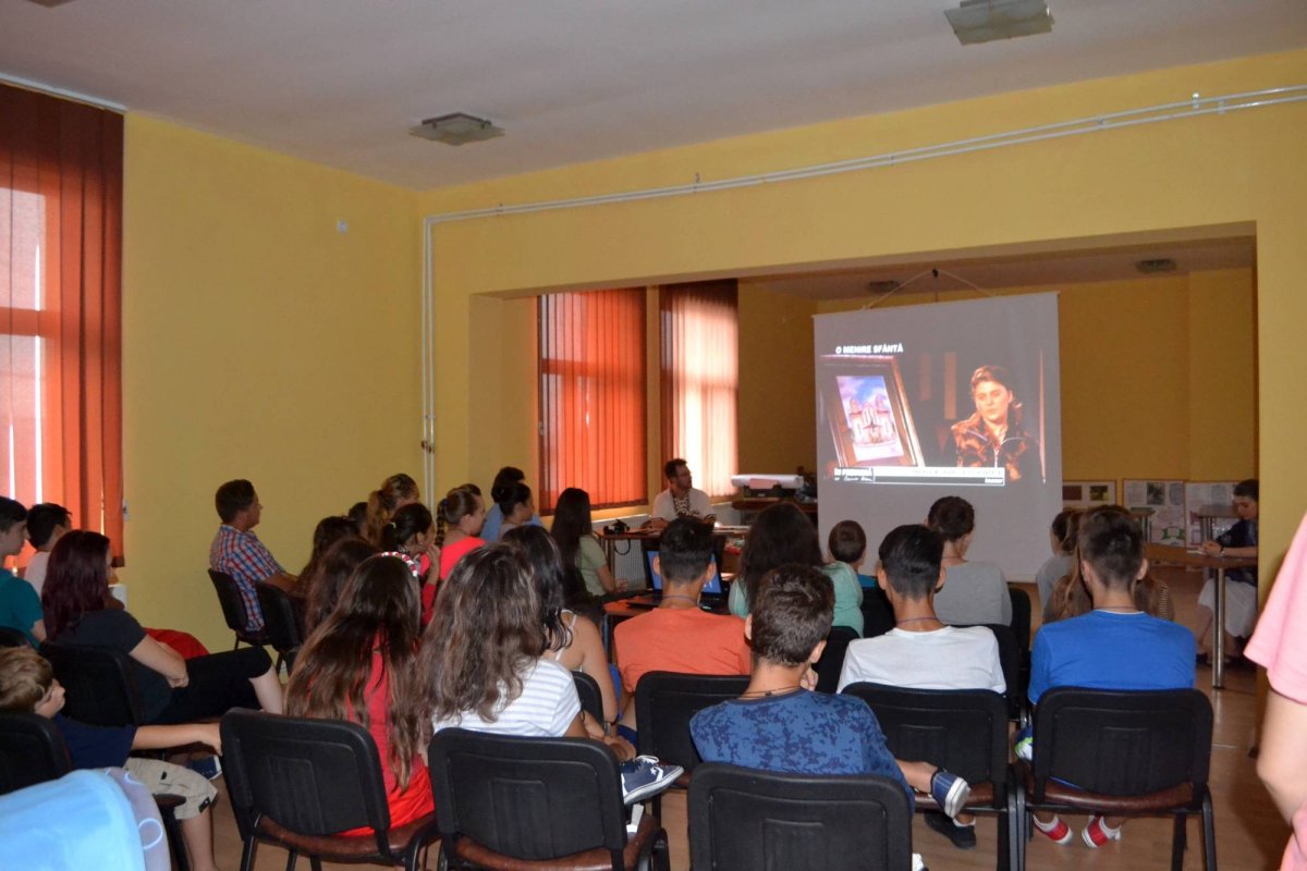 Copii și tineri în tabără la Coronini 70157