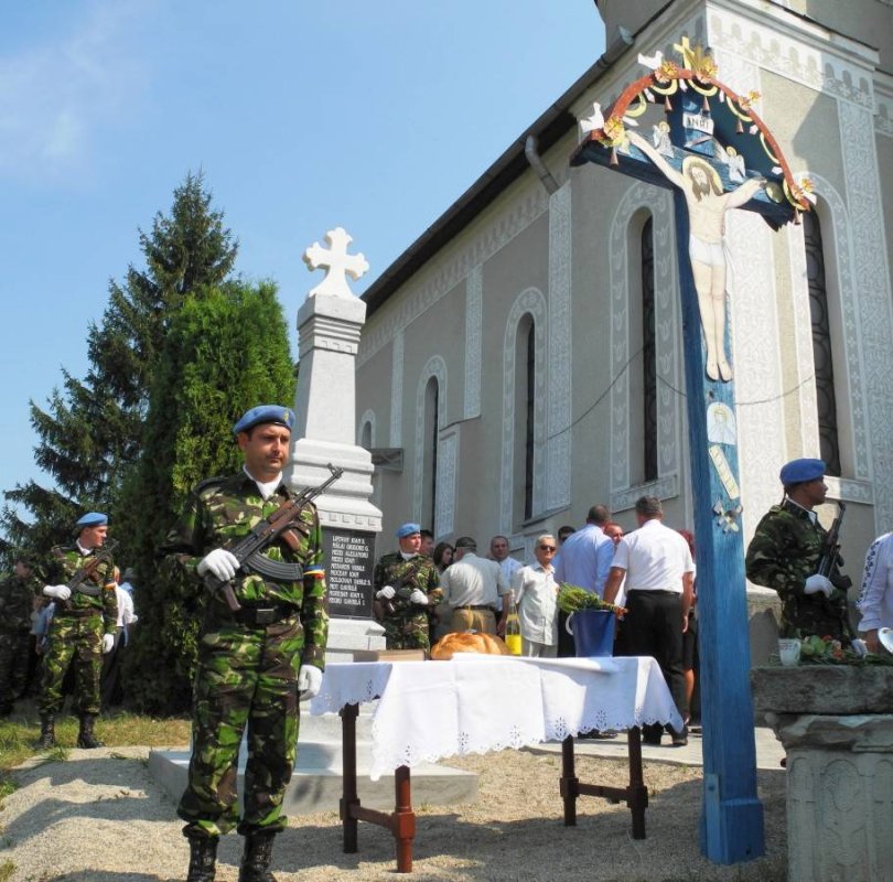 Monument la Răscruci, Cluj 70152