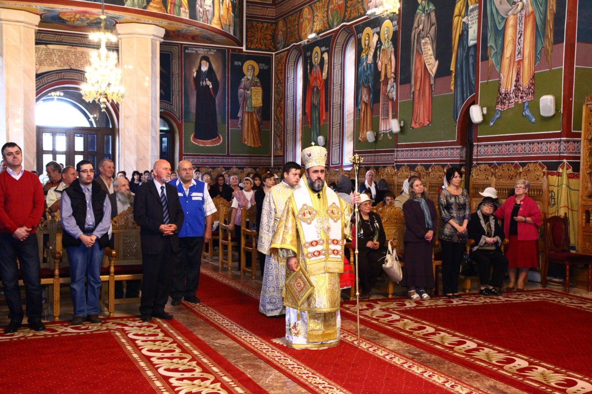 Duminica a 12-a după Rusalii la catedrala din Buzău 70032