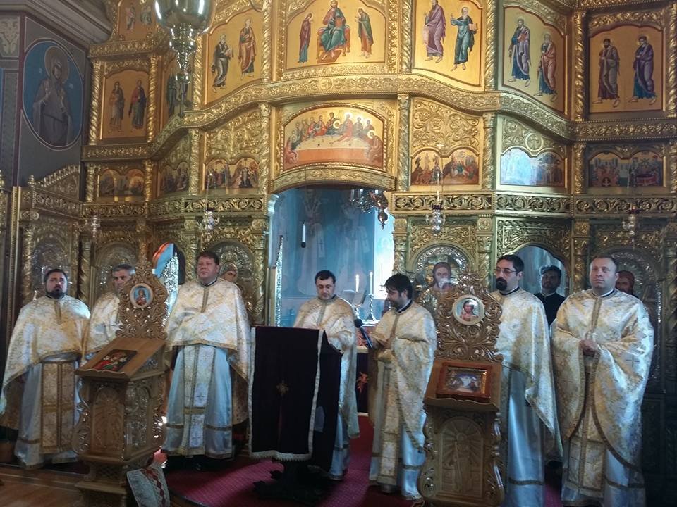 Atmosferă de mănăstire la Biserica „Sfântul Ioan“ din Bacău 69997