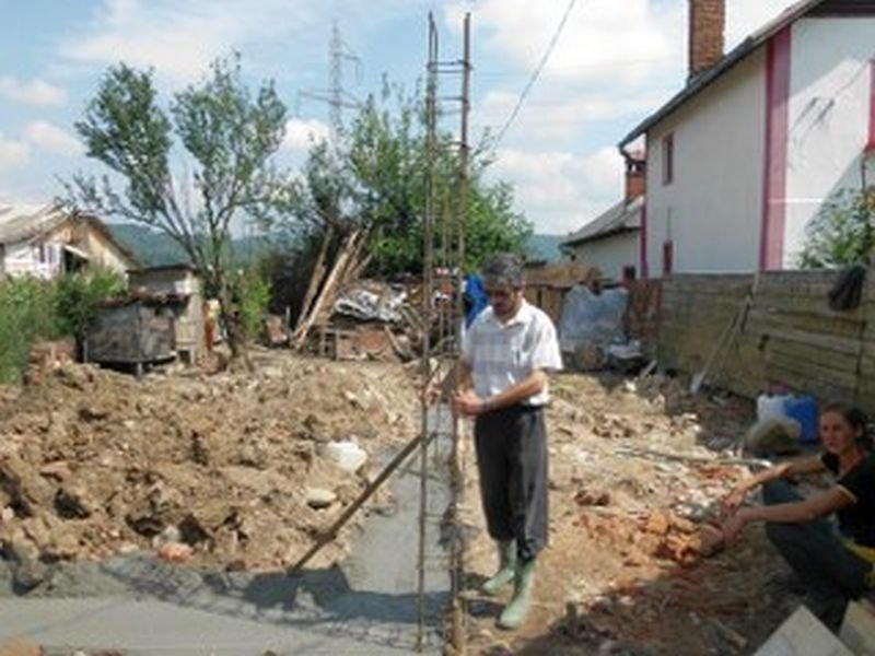 Casă nouă  pentru o familie monoparentală  cu trei copii 70012
