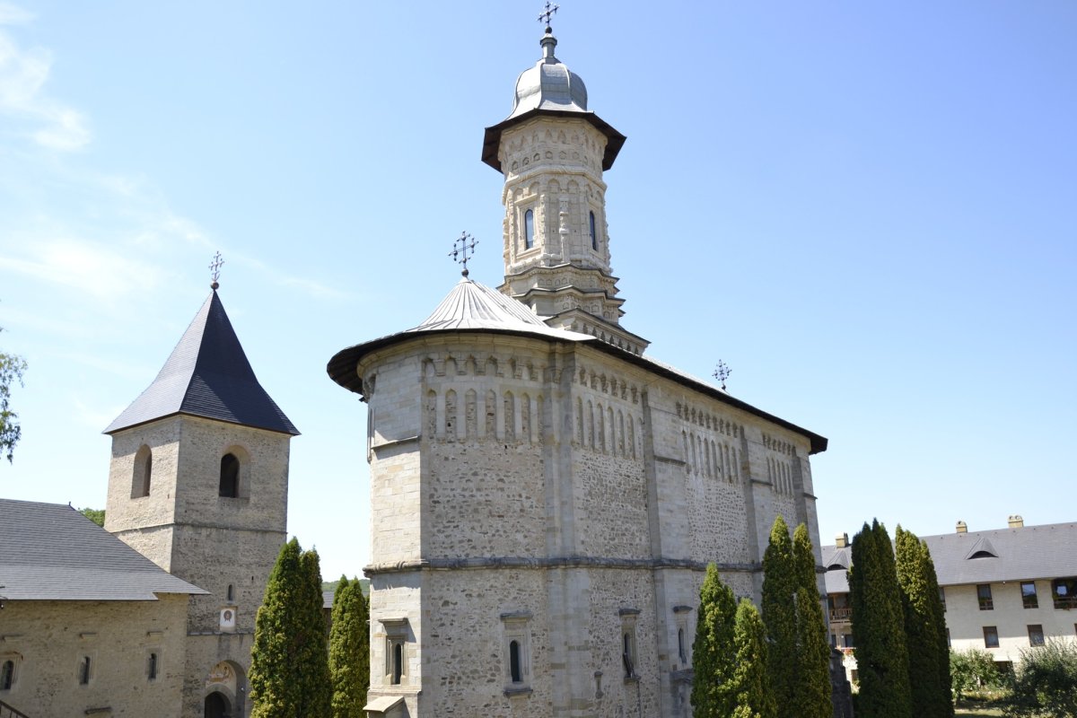 Dragomirna, chivotul din care pământul caută spre Cer 70006