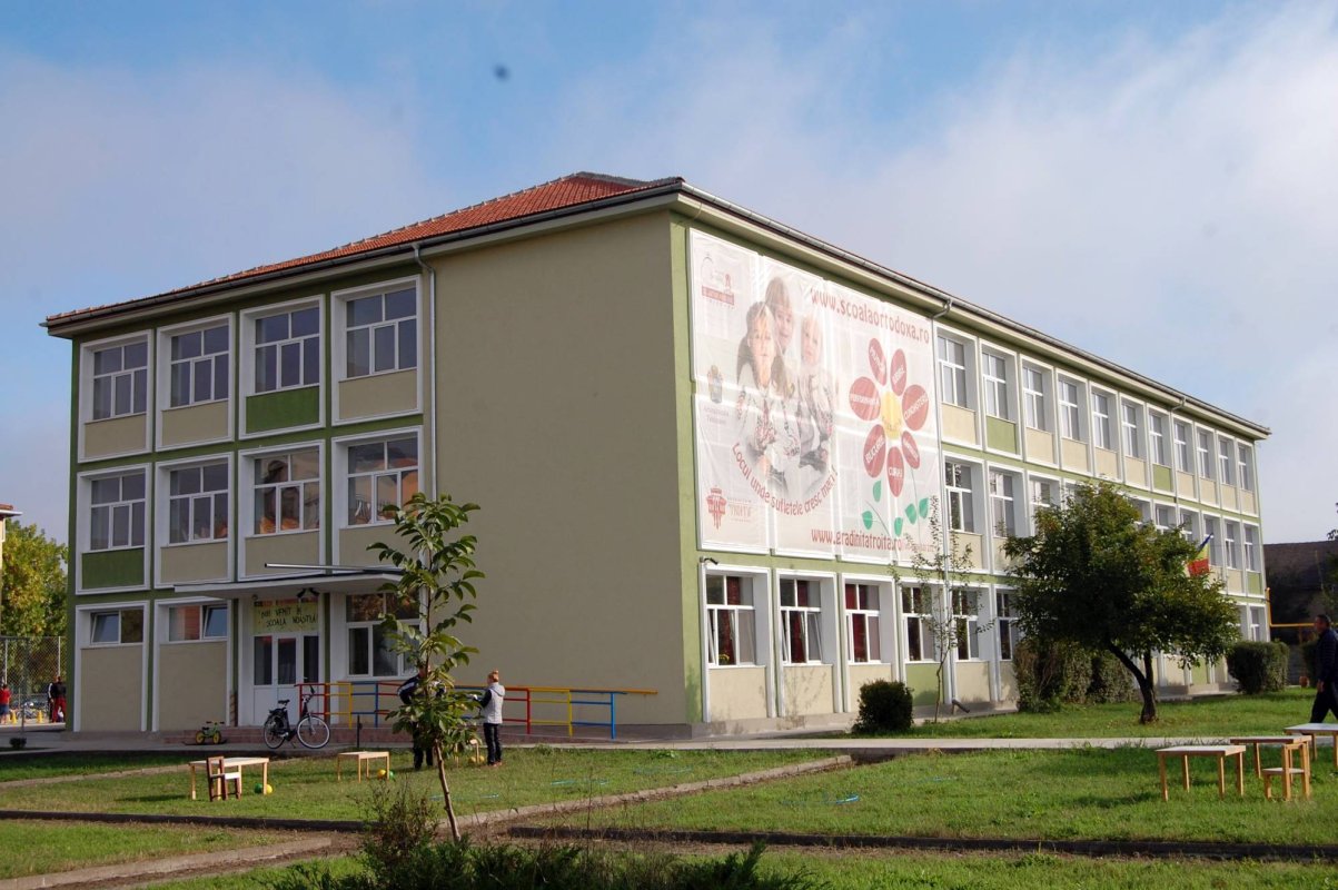Înfățișare nouă a Școlii „Sfântul Antim Ivireanul” 69959
