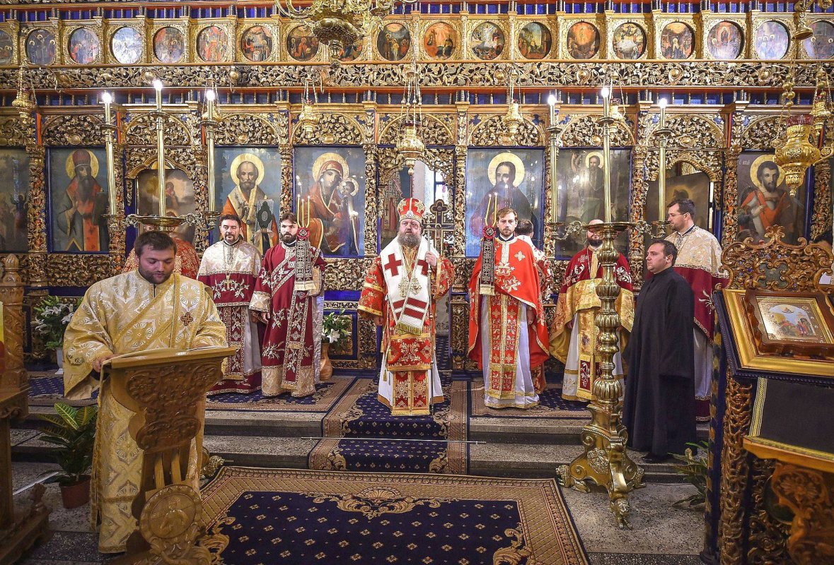 Slujire arhierească la Biserica „Sfântul Ioan” - Piață din București 69940