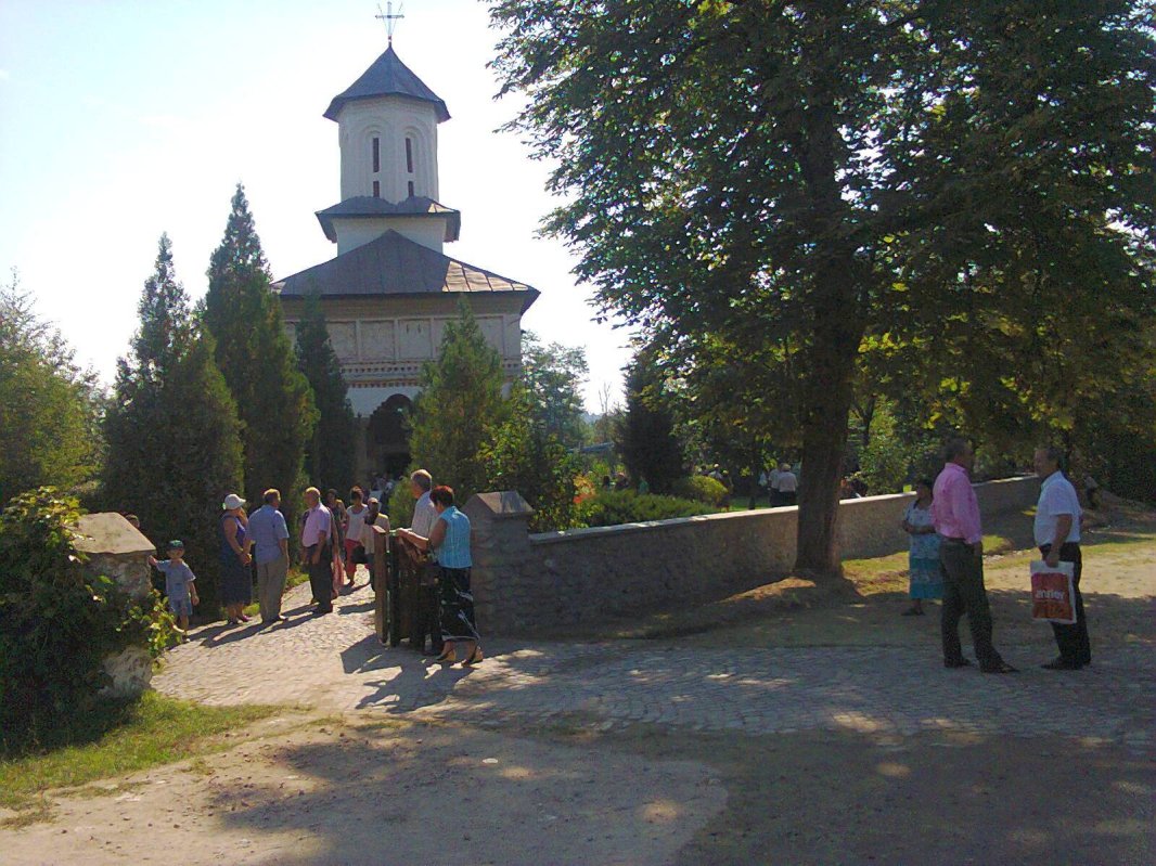 Liturghii arhiereşti în Arhiepiscopia Craiovei 69907