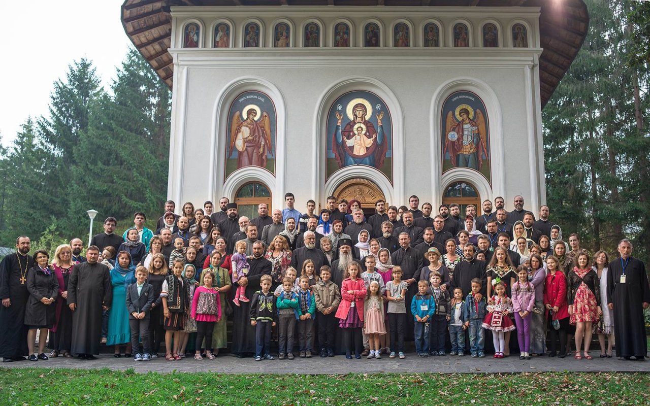 „Atunci când te împărtăşeşti cu Sfintele Taine primeşti leacul nemuririi şi leacul tămăduirii“ 69803