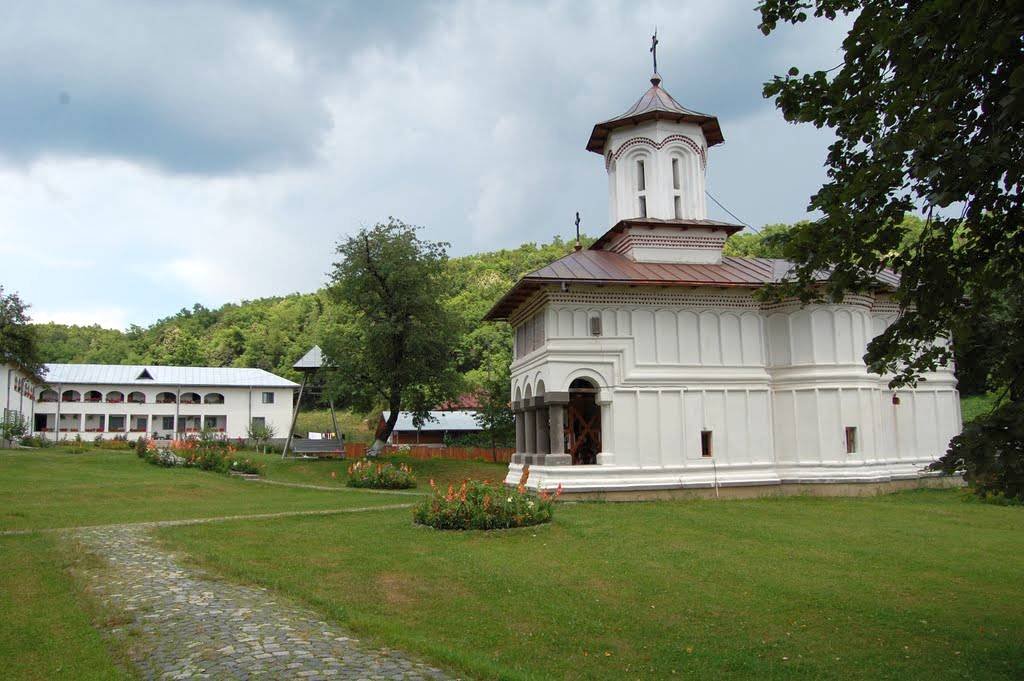 Mănăstirea Logreşti, în haină de sărbătoare 69766