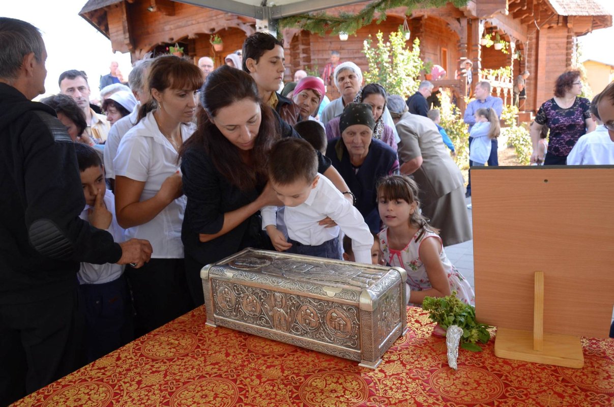 Hram și pelerinaj cu sfinte moaște la Mizil 69731