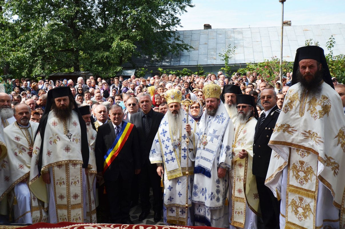 Liturghie arhierească şi sfinţire de clopotniţă, la Mănăstirea Sihăstria Voronei 69724