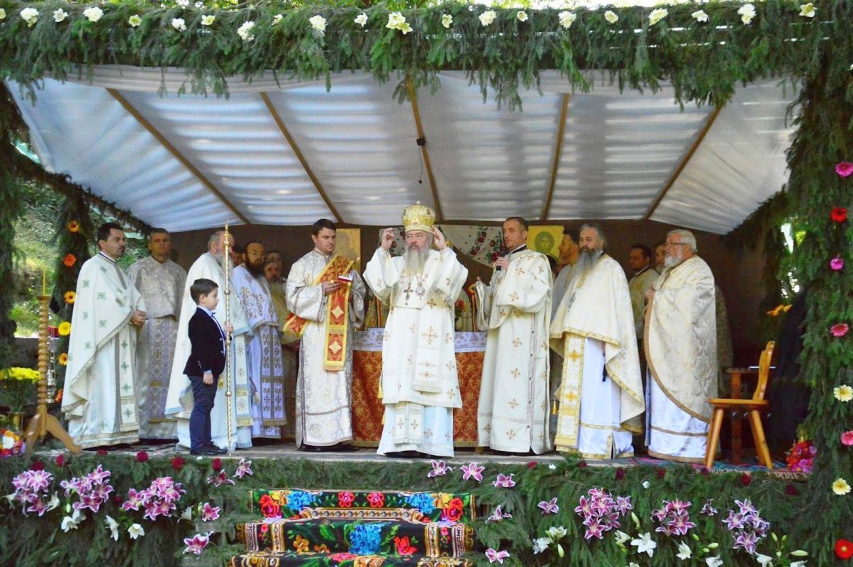 Hramul mănăstirii clujene de la Ciucea 69696