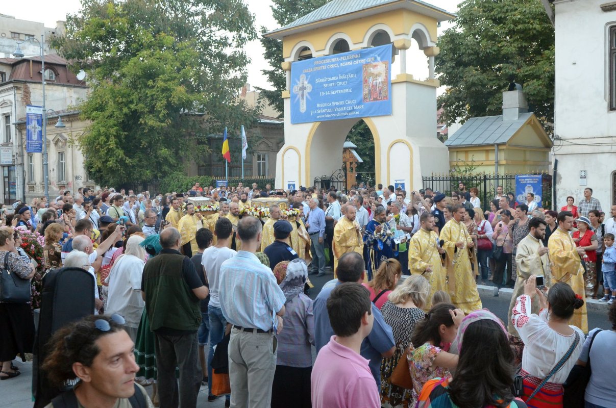 Procesiune cu Sfânta Cruce pe Calea Victoriei 69716