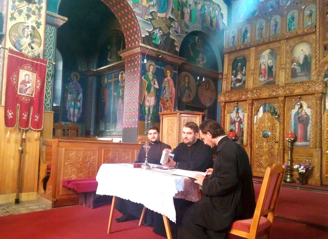 Şedinţă lunară în Protopopiatul Gherla 69697