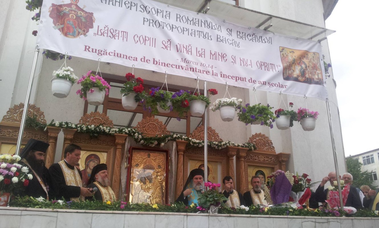 Procesiune impresionantă la Roman şi Bacău 69673