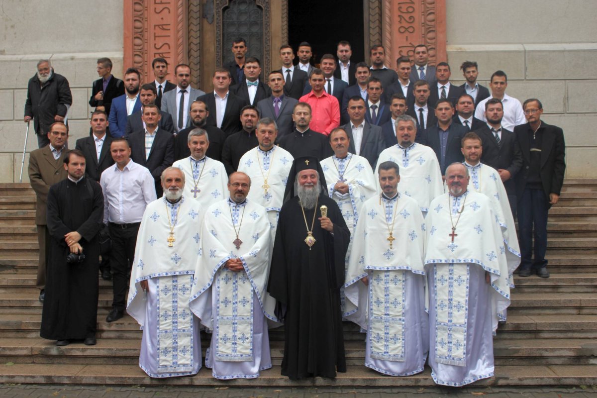 Noi absolvenţi la Facultatea de Teologie 69621