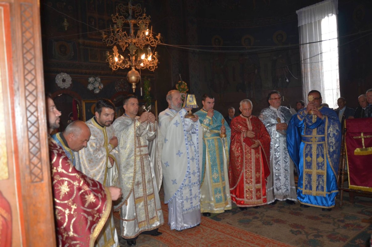 Parohia doljeană Prapor are  un nou preot 69623