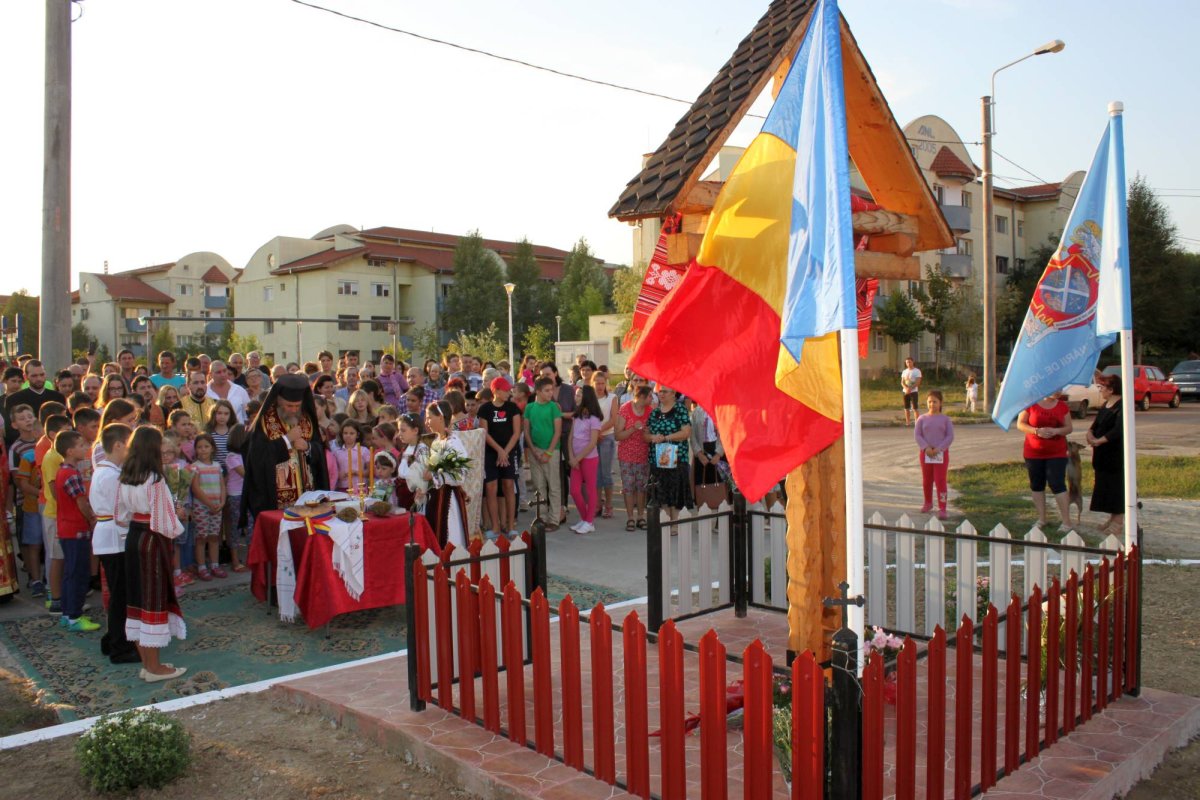 Sfinţire de troiţă în cartierul Dimitrie Cantemir din Galaţi 69587