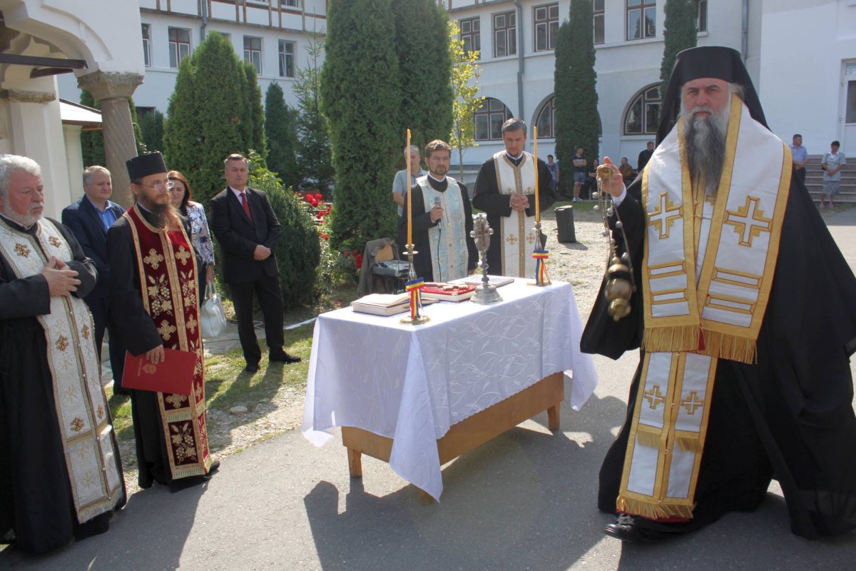 Au reînceput cursurile la Seminarul Teologic din Râmnicu Vâlcea 69533
