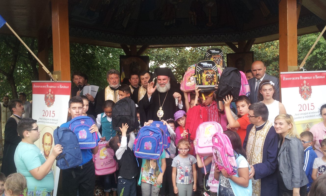 Ghiozdane pentru 500 de elevi defavorizaţi din Bacău 69524