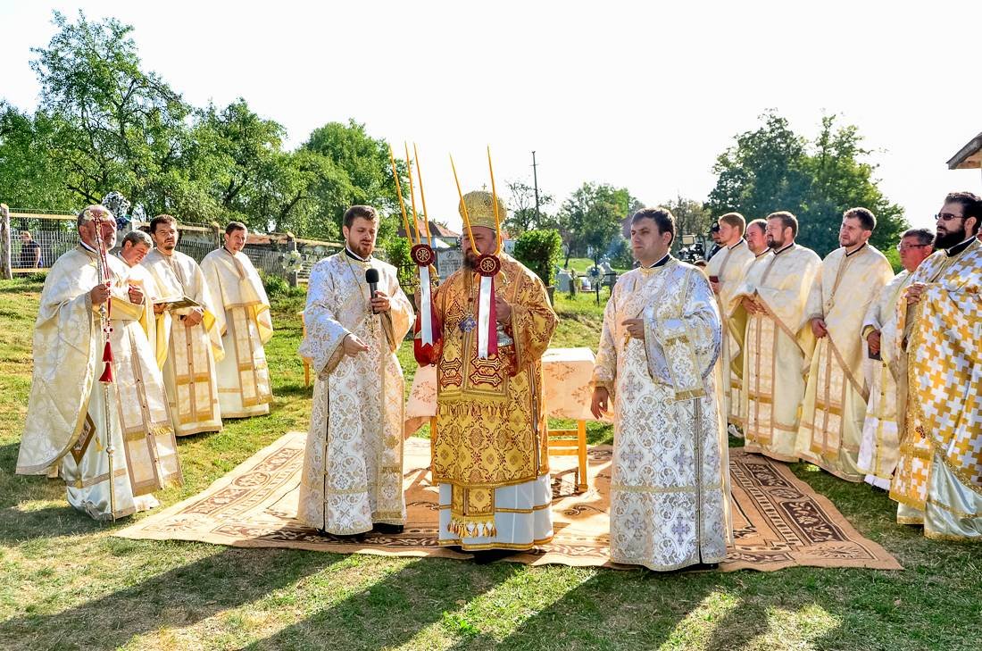 Târnosirea noii biserici din Coaja, în parohia hunedoreană Vorţa 69496