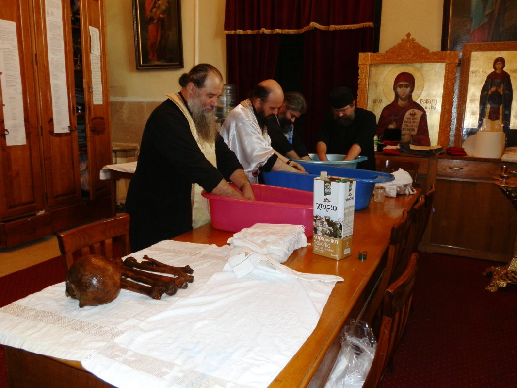 Osemintele Mitropolitului Iosif Naniescu au fost scoase din mormânt 69473