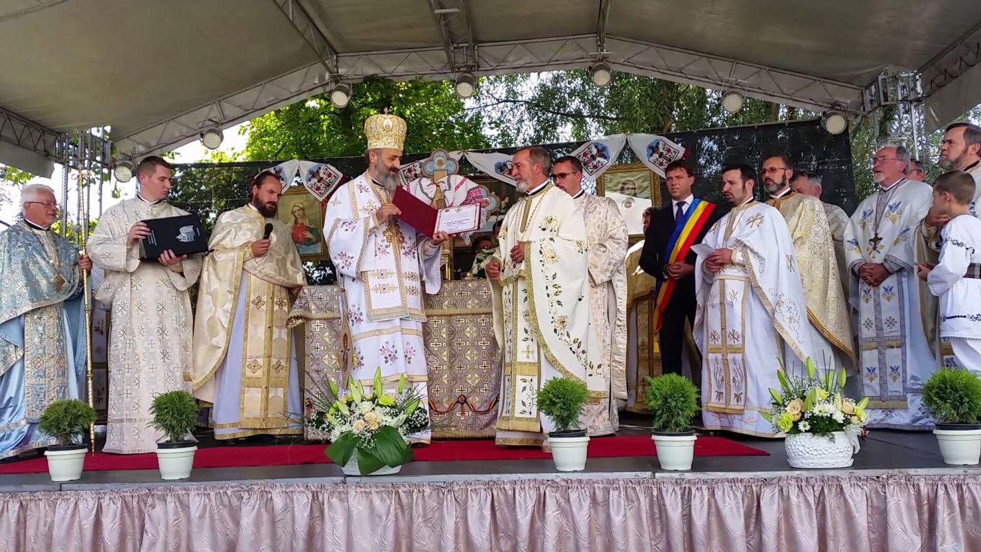 Slujiri arhiereşti în Duminica după Înălțarea Sfintei Cruci 69474